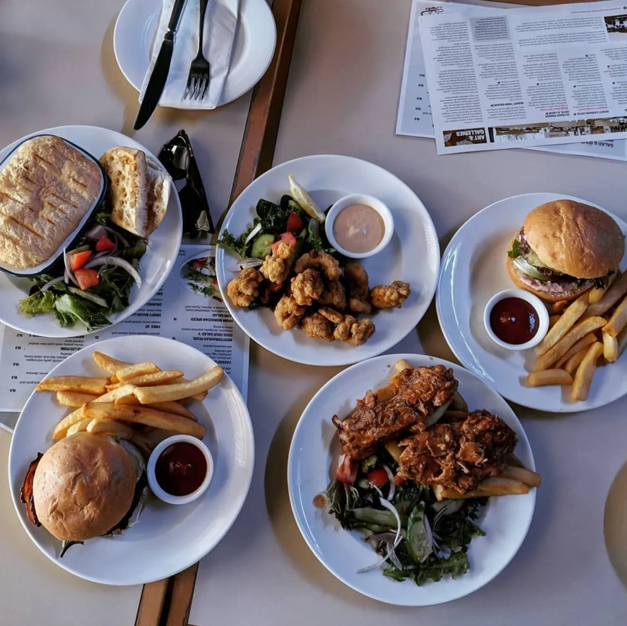 RICWFA | Is there food or restaurants near Uluru? Geckos Café Yulara Village