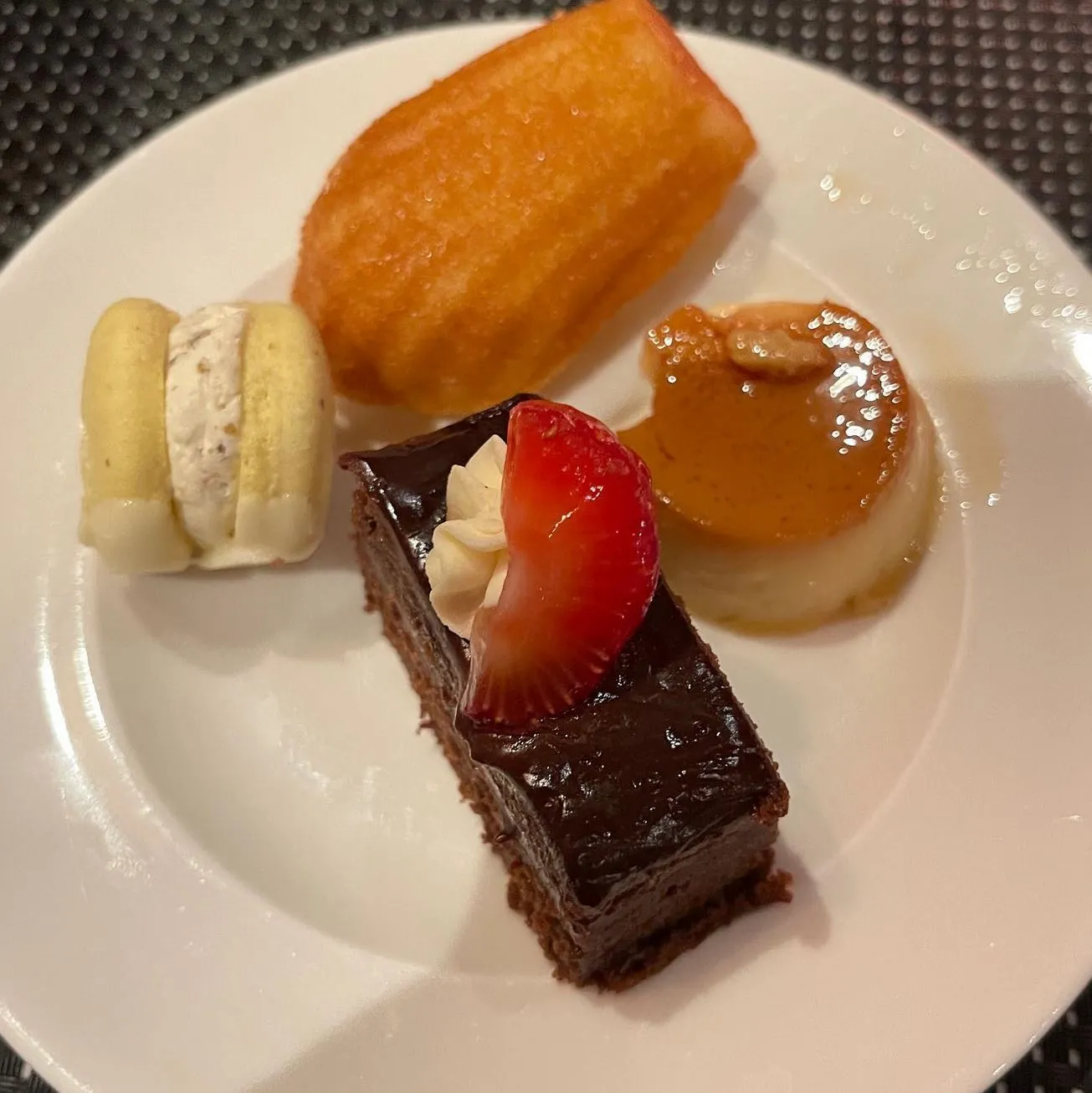 RICWFA | Is there food or restaurants near Uluru? Ilkari Restaurant
