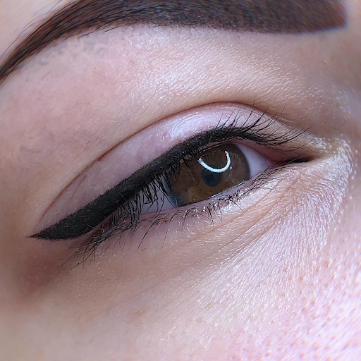 Permanent makeup procedures for eyeliner in Brisbane